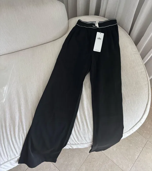 Alo Yoga Trousers - Image 5