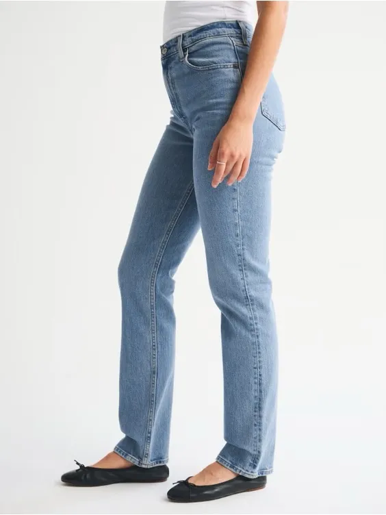 Abercrombie & Fitch Ultra High Rise 90s Straight Jean in Medium Blue Size 4 - Image 3