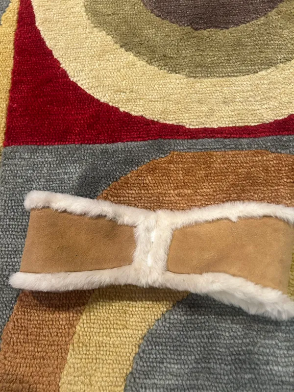 UGG Like-New Australia Women’s Suede Reversible Shearling Headband Chestnut S/M - Image 3