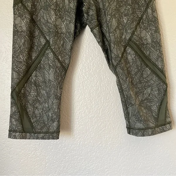 LULULEMON Cool To Street Crop Olive Green Palm - Image 5