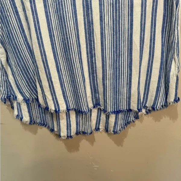 Cloth‎ & Stone Anthropologie Blue And White Striped Frayed Hem Top Sz S - Image 4
