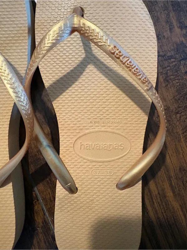 Havaianas Women's Sandals in Gold Metallic - Image 2