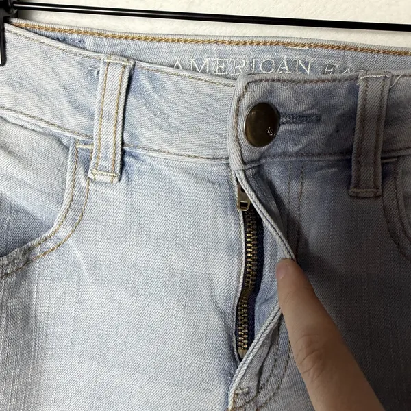 American Eagle Jegging Crop Light Wash Distressed Women's size 4 Regular - Image 4