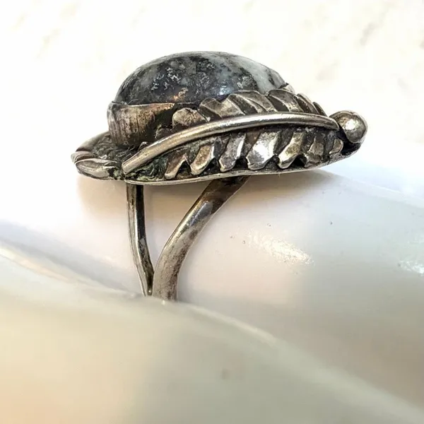 Vintage Sterling Silver Southwestern white buffalo Statement Ring - Image 4