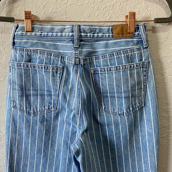American Eagle High-Rise Mom Jeans SZ 0 - Image 3