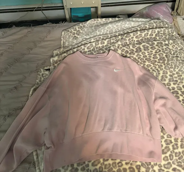 Nike Oversized Cropped Crewneck - Image 2