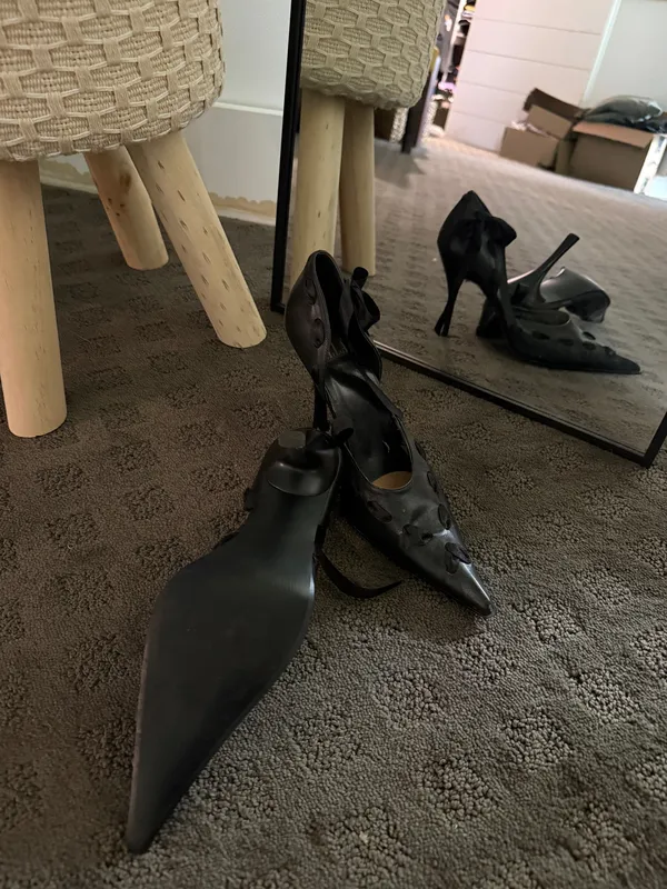 N.Y.L.A. Black Patent Pointed Toe Stiletto Pumps Size 6 - Image 4
