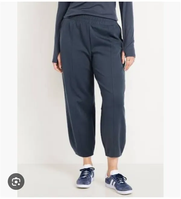 Old navy barrel leg sweatpant - Image 4