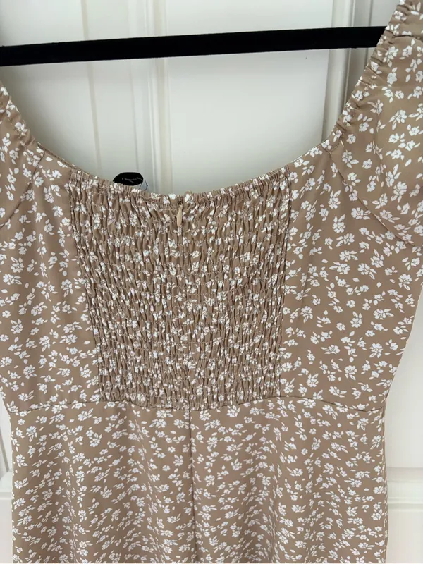 Petal & Pup Leire Floral Maxi Dress Size Medium - Image 9
