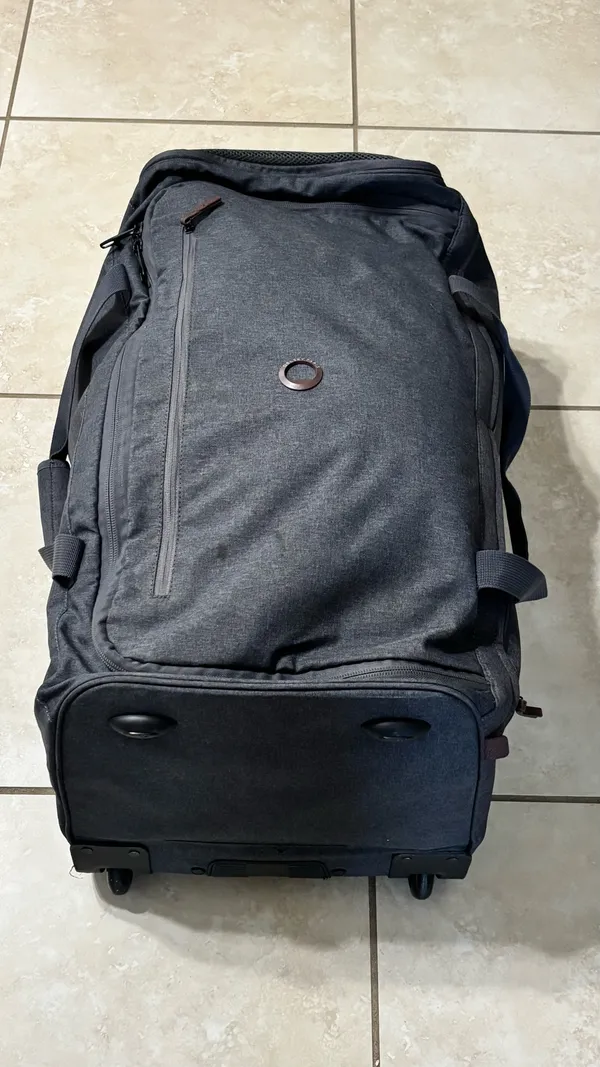Delsey Paris Large Gray Travel Deffel Bag Soft Sided Luggage Multiple Pocket - Image 3