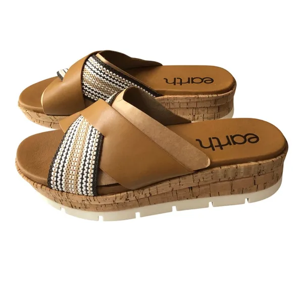 Earth Finale Leather Platform Crossband Slide Sandal Tan Woven Strap 8 - Image 3