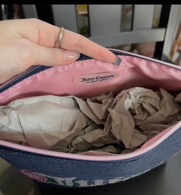 Juicy couture, Jean colored makeup bag, Rose detail - Image 3