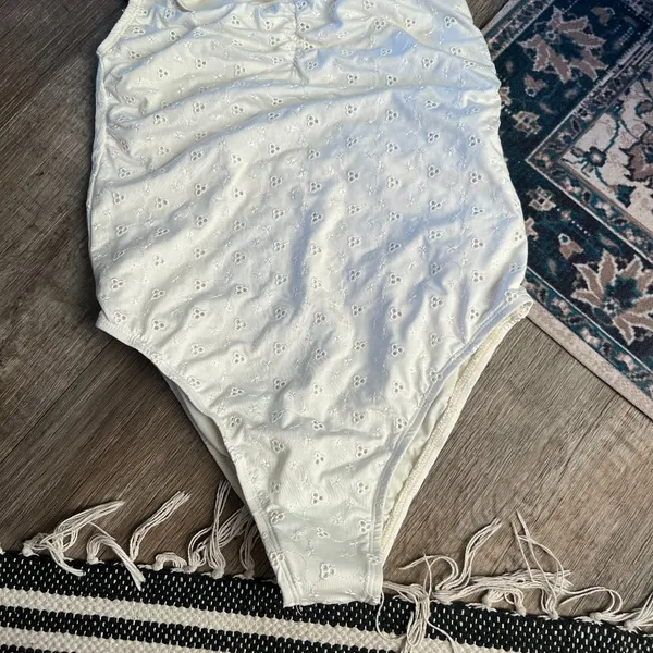 NWT Dippin' Daisy's Women's‎ Ivory Eyelet Lined One-Piece Swimsuit Size S - Image 2