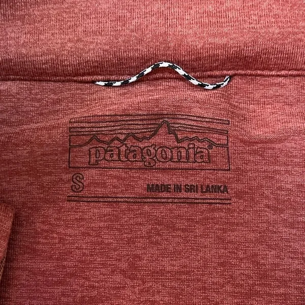Patagonia women’s size small brick orange long sleeve half zip pullover - Image 7