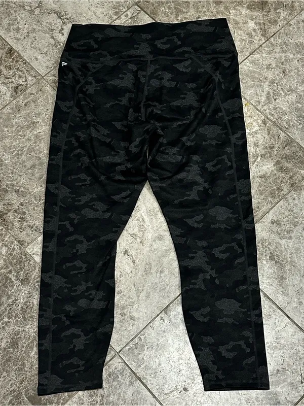 Fabletics High Waisted Powerholds Leggings NEW Charcoal Camo 7/8 Size XL - Image 4