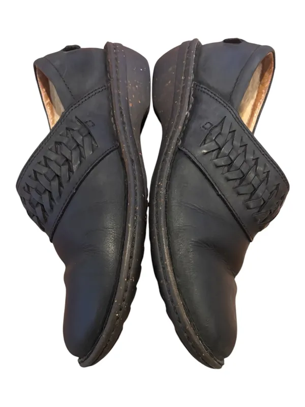 UGG Australia Anila Slip on Winter Clog Shoes Womens Size 6 Black Leather EUC - Image 5