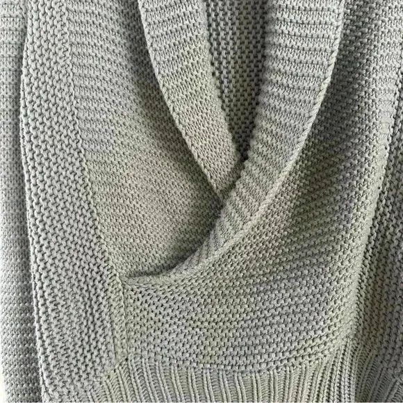 American Eagle Outfitters Sweater Cable Knit Ribbed Long Sleeves V-Neck‎ Medium - Image 5