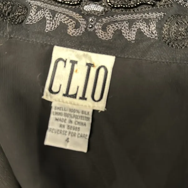 EUC Clio Black Floral Embroidered & Beaded V Neck Blouse size 4 - Image 6
