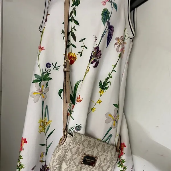 Michael Kors White Leather Crossbody Bag - Image 6