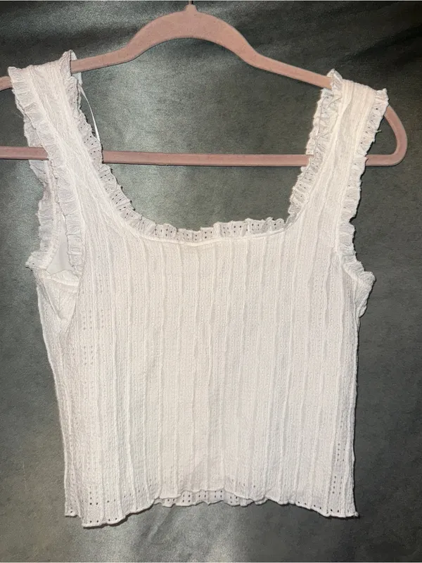 Vintage Cottage-core White Sleeveless Ruffle-Trim Tank Top - Image 4