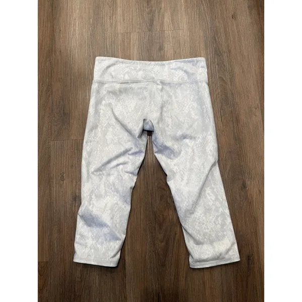 Alo Yoga Womens White Grey Snakeskin Print Cropped Leggings Size M RN 87370 - Image 2