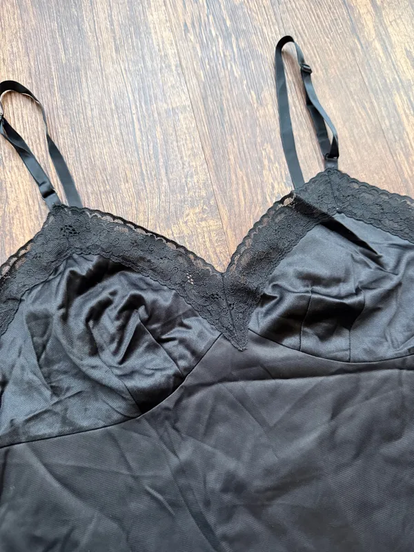 Vintage Women’s Vanity Fair Black Lace-Trim Light Full Slip Dress - Size 34 - Image 5