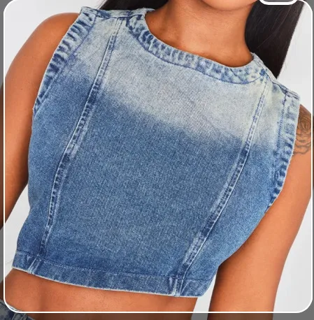 Pretty Little Thing Size Medium curve vest - Image 4