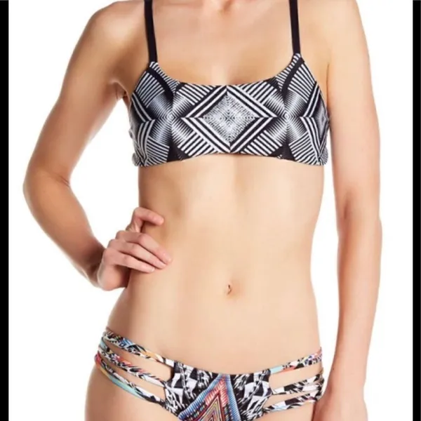 PILYQ Geometric diamond top and strappy bottom.D-cup/S-bottom - Image 4
