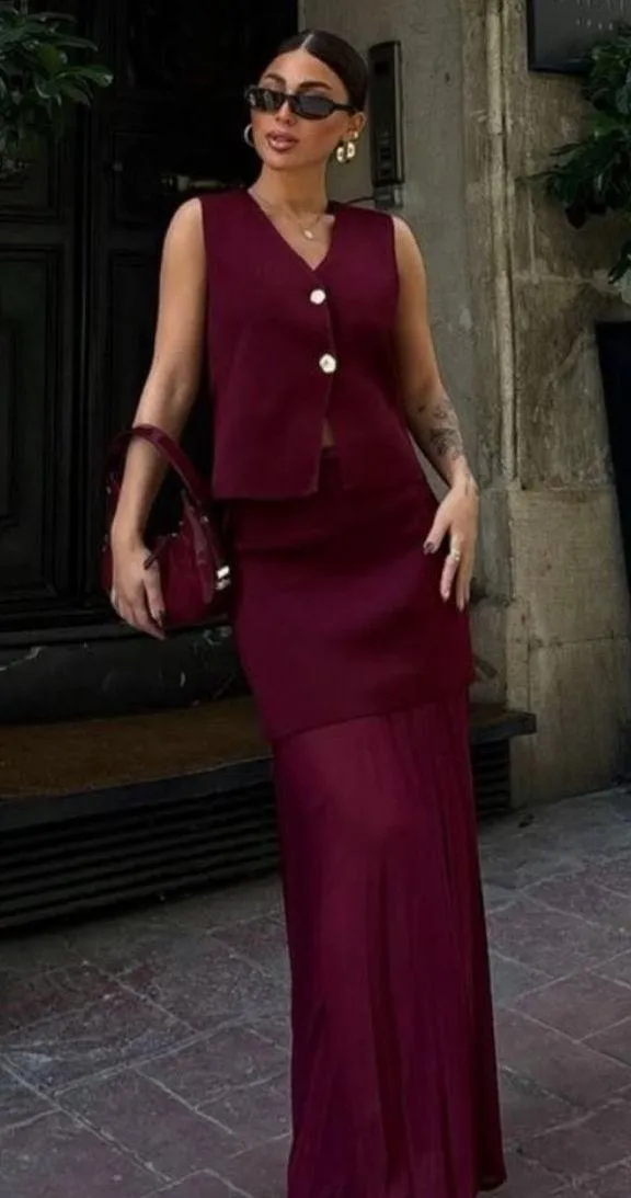 NWT ZARA WOMAN HIGH-WAIST COMBINED PLEATED KNIT SKIRT in BURGUNDY. Size Medium - Image 2