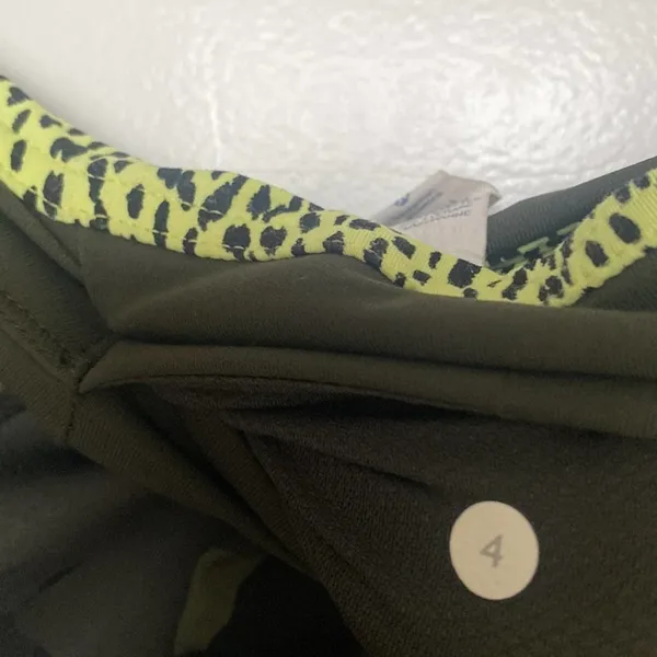 Lululemon‎ Green Camo Style Leggings Size 4 - Image 6