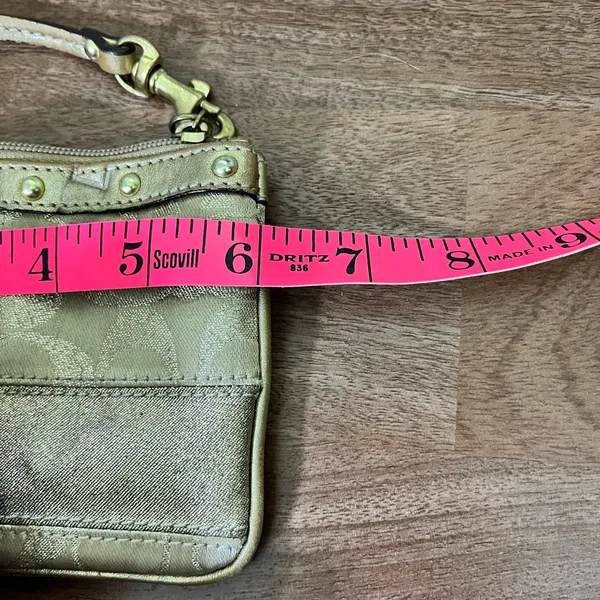 Coach vintage wristlet. Gold w/gold glitter/sparkles - Image 8