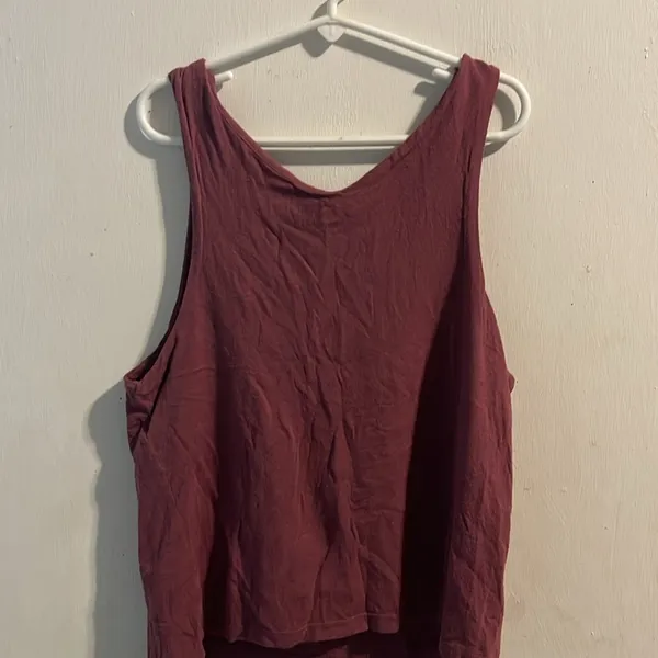 Women's Sleeveless Top in‎ Burgundy - Image 3
