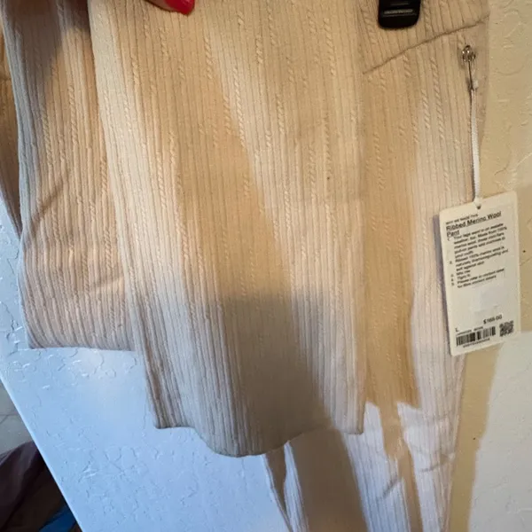 Lululemon Ribbed Merino Wool-Blend Pant. NWT Sz Large Color: Bone - Image 4