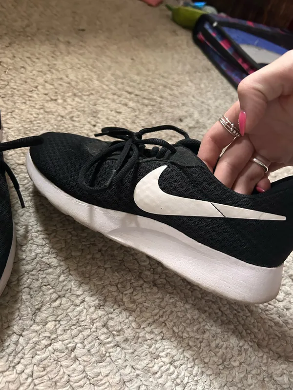 Nike Women’s Sneakers - Image 2