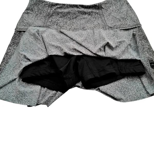 Lululemon Lost In Pace 13” Skirt Skort Salt Alpine White Black Size 4 - Image 4
