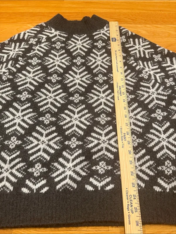 Old navy snow flakes holiday print mock neck sweater size XXlarge . - Image 6