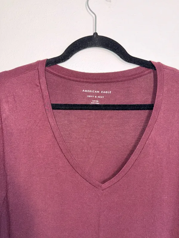 American Eagle Soft & Sexy Tee Solid Maroon V-neck Short Sleeve - Image 2