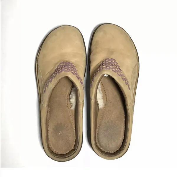 Ugg 3084 suede Sherpa clogs size 6 tan and purple - Image 7