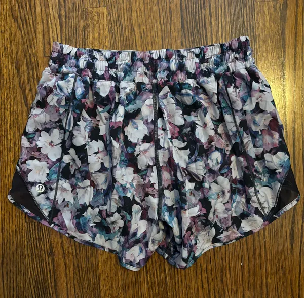Lululemon Hotty Hot Shorts 4” - Image 3