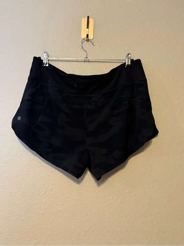 ATHLETA Run With It Reflective Printed 3.5" Short Black Camo‎ Lux Size Large - Image 6