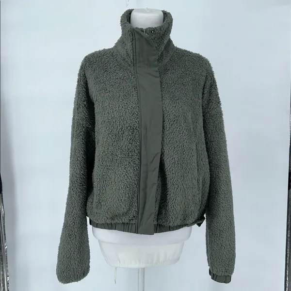 Vuori Women's Cozy Sherpa Jacket Green Fleece Jacket Olive Green Size Large - Image 4