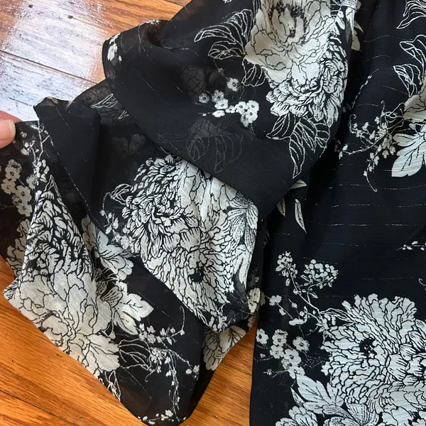 Like New MSK Black Floral Women's Top size M - Image 4