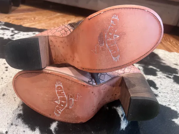 FREEBIRD by Steven NWOT Crocodile Bakers Discontinued Color booties - Image 5
