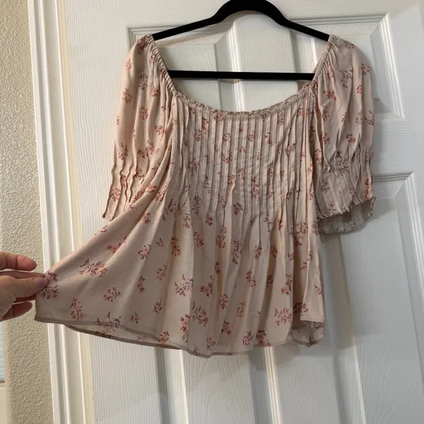 Saltwater Luxe Boutique Pin Tucked Cropped Blouse Top Size Medium - Image 5
