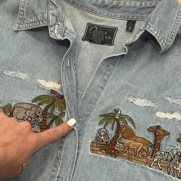 Vintage Denim Shirt Short Sleeve Women's L Embroidered‎ Animal Scene Noah's Ark - Image 4