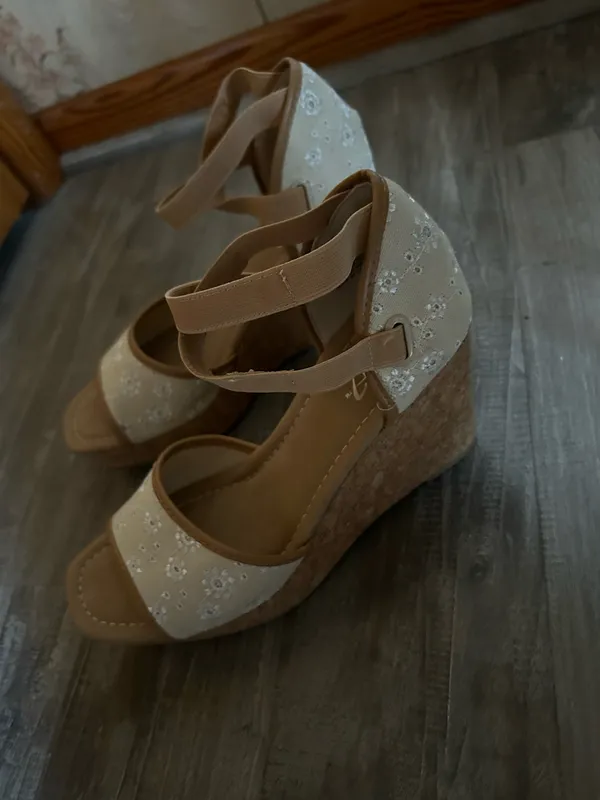 Y-Not Wedge sandals - Image 2