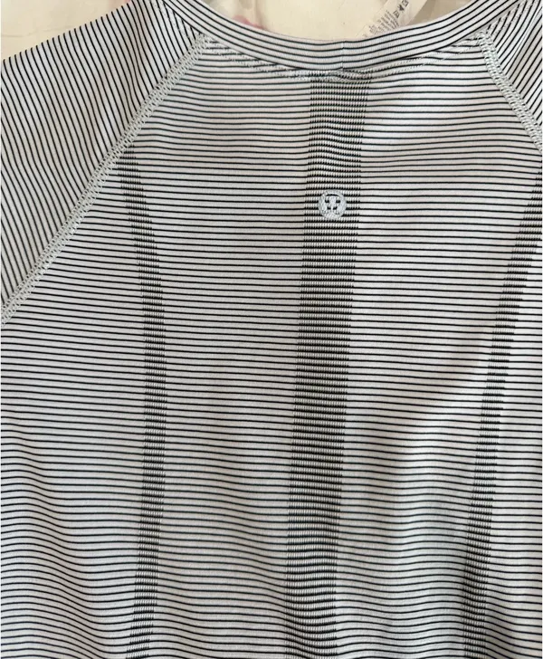 Black and white strip Lululemon swiftly tech - Image 3