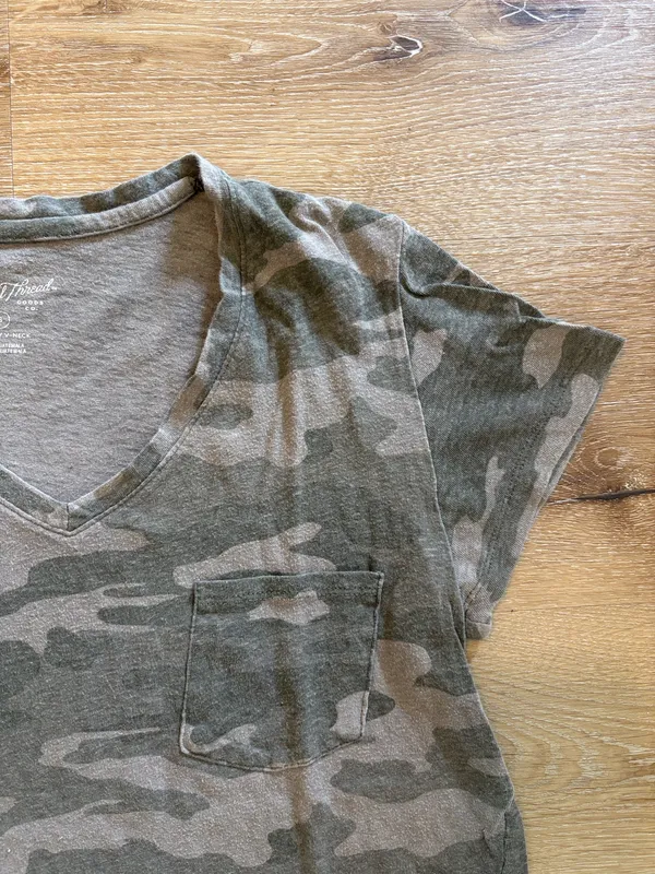 Universal Threads Camo V Neck Pocket Short Sleeve Tee - Image 2