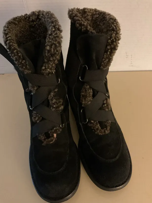Stuart Weitzman women Black Suede Combat Boots with Brown Shearling Trim size 6 - Image 8