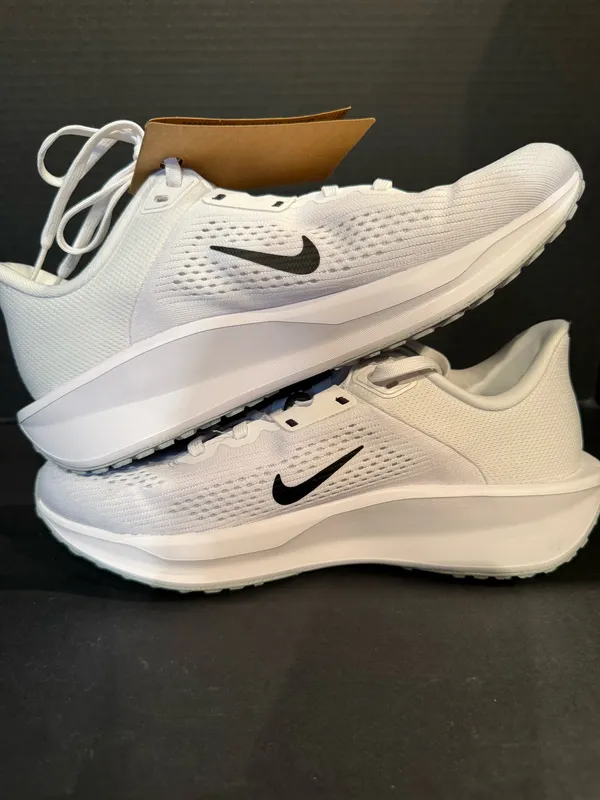 Nike women’s Quest 5 size 9W - Image 2